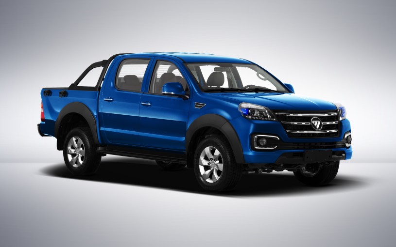 热销出口车型拓路者E4x4驱动